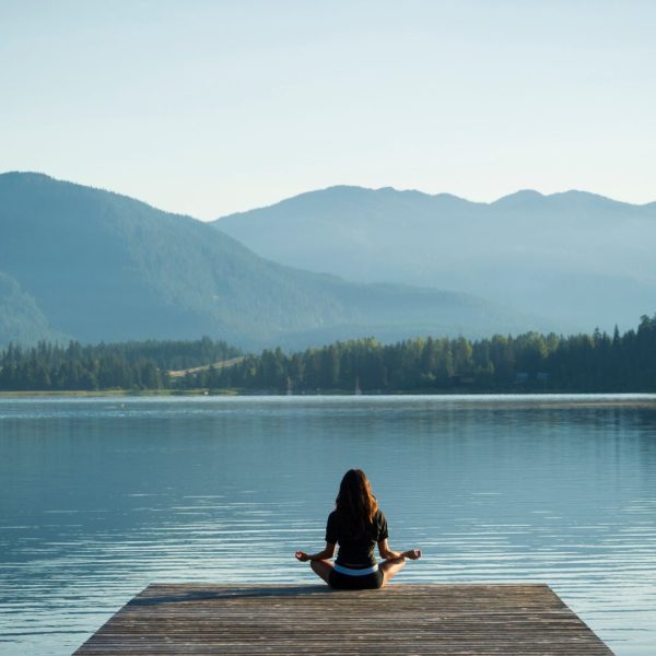 photo femme lac